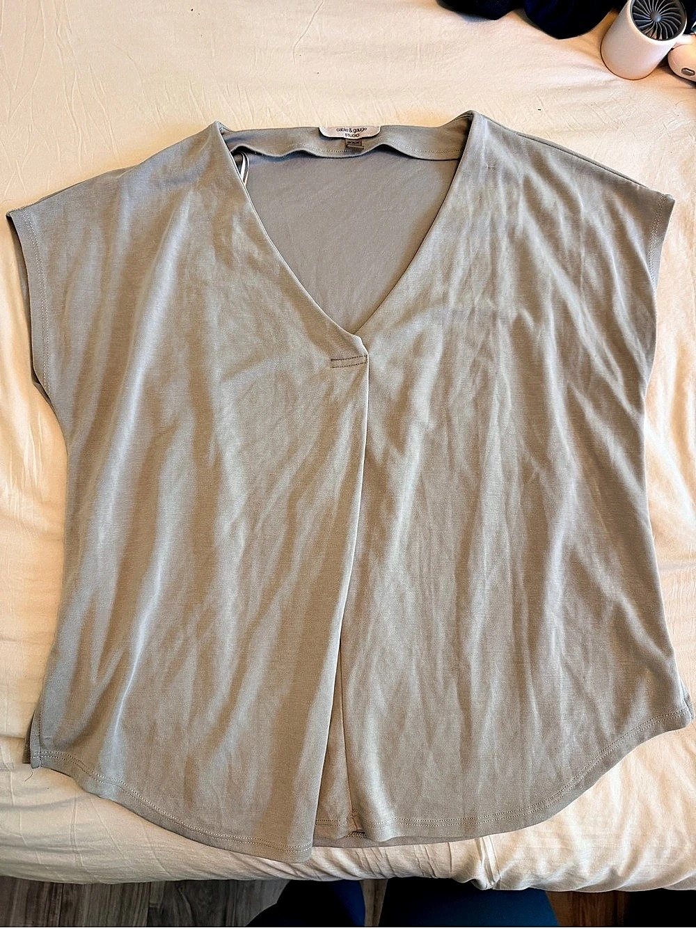 Cable & Gauge V-Neck Blouse in Gray Size Medium